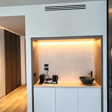 International & Hotel