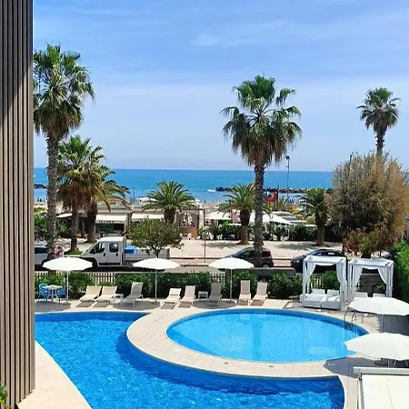 Hotel International &