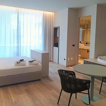 International & Hotel