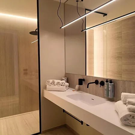 Hotel International &