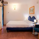 Hotel International &