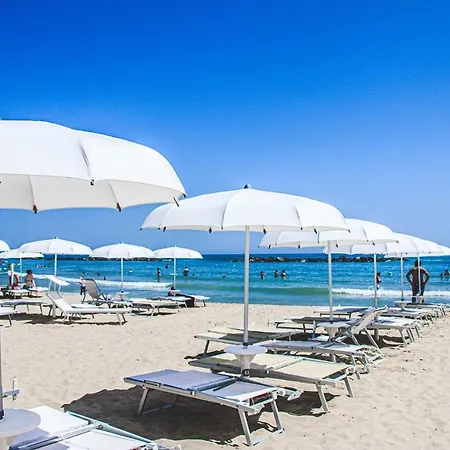 International & - In Prima Fila Sul Lungomare 4*