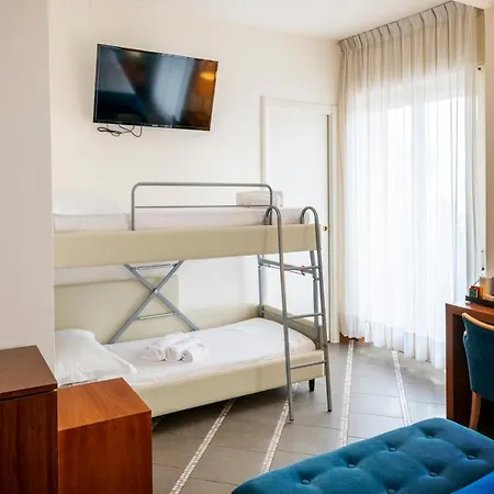 International & - In Prima Fila Sul Lungomare 4*