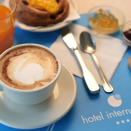 International & - In Prima Fila Sul Lungomare