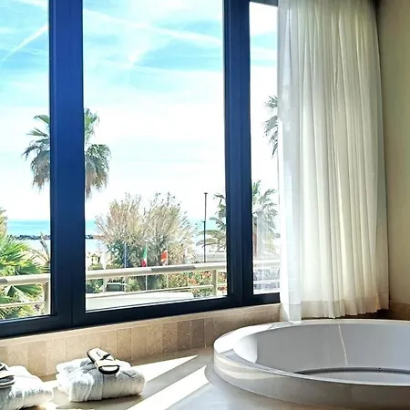 Hotel International & 4*