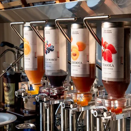 International & - In Prima Fila Sul Lungomare 4*