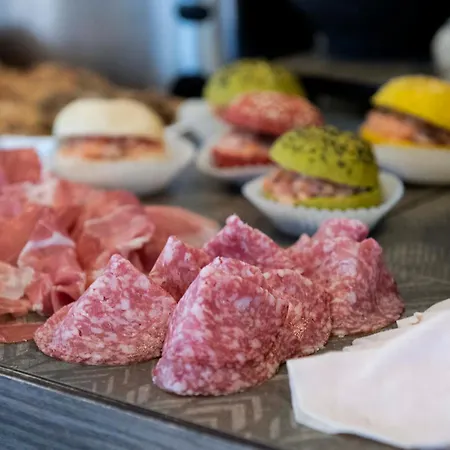 International & - In Prima Fila Sul Lungomare 4*