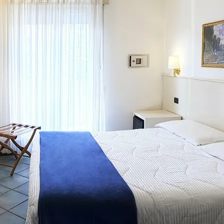 International & - In Prima Fila Sul Lungomare Szálloda 4*