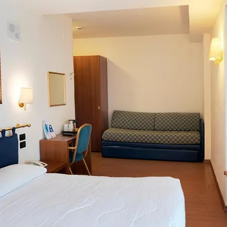 International & - In Prima Fila Sul Lungomare 4*