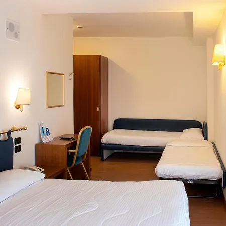 International & - In Prima Fila Sul Lungomare 4*