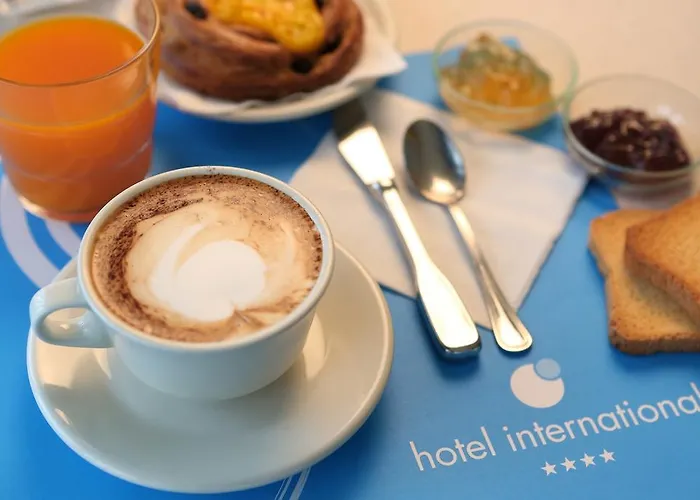 International & - In Prima Fila Sul Lungomare